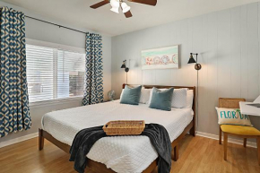 Steps to Beach & Downtown! Cozy Beach Bungalow #1